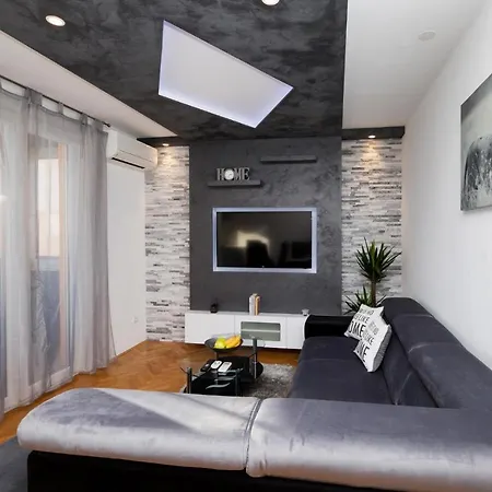 Nice In W/ Wifi And 2 Bedrooms سبليت