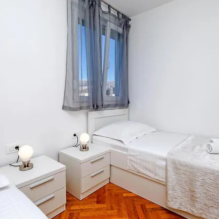 Nice In W/ Wifi And 2 Bedrooms سبليت