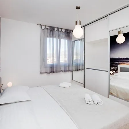 Nice In W/ Wifi And 2 Bedrooms Split