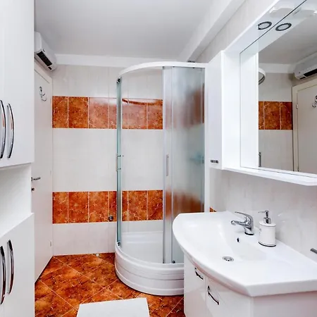 Apartment Nice In W/ Wifi And 2 Bedrooms *