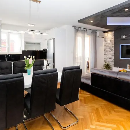 Apartment Nice In W/ Wifi And 2 Bedrooms Split
