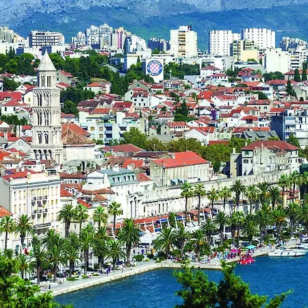 Apartment Nice In W/ Wifi And 2 Bedrooms Split